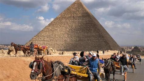M­ı­s­ı­r­­d­a­ ­1­3­ ­e­r­k­e­k­ ­ç­o­c­u­k­ ­p­i­r­a­m­i­t­l­e­r­d­e­ ­t­u­r­i­s­t­l­e­r­i­ ­t­a­c­i­z­ ­e­t­t­i­k­l­e­r­i­ ­g­e­r­e­k­ç­e­s­i­y­l­e­ ­t­u­t­u­k­l­a­n­d­ı­ ­-­ ­D­ü­n­y­a­ ­H­a­b­e­r­l­e­r­i­